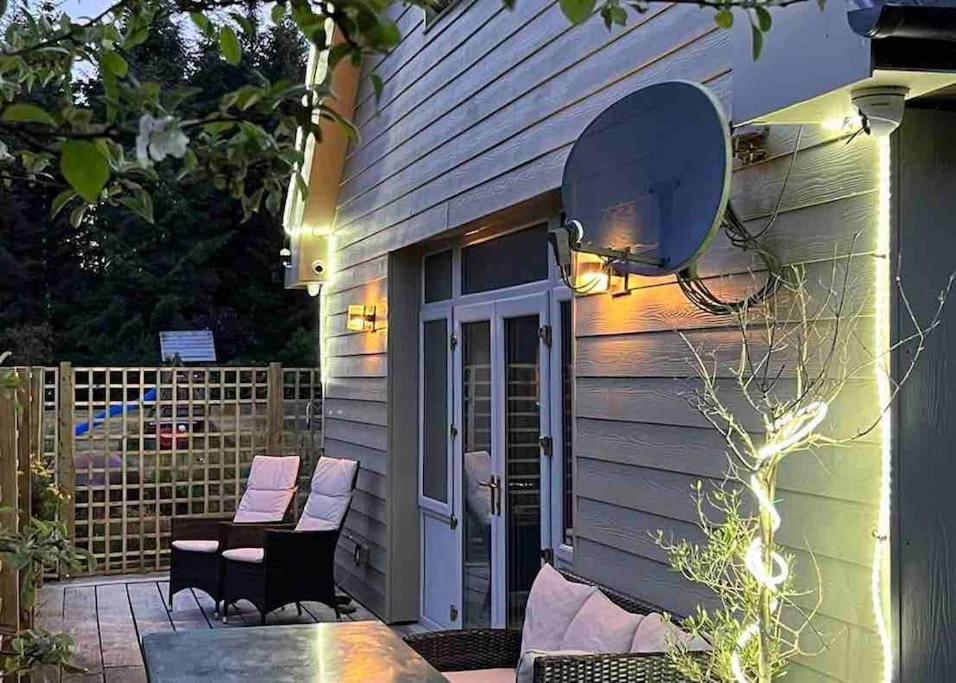 The Bird House - Coastal Lodge In Lovely Forest Setting Nr. Kinsale คอร์ก ภายนอก รูปภาพ